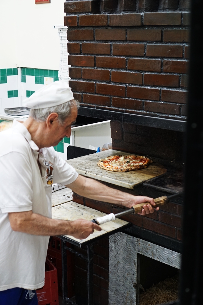 Neapol - stolica włoskiego jedzenia. Najlepsze pizze i nie tylko (ranking)!