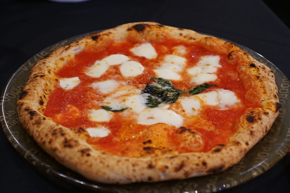 Neapol - stolica włoskiego jedzenia. Najlepsze pizze i nie tylko (ranking)!